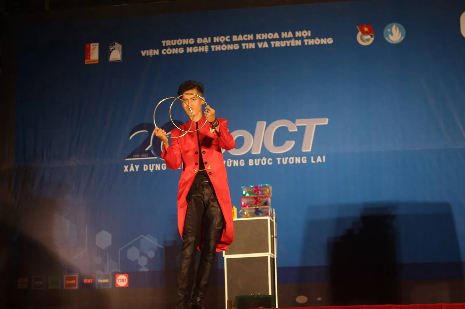 Biểu diễn tại Trường Đại học Bách khoa Hà Nội